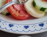Foto del paso 5 de la receta: Ensalada plato completo de pepino, tomate, mozzarella, tofu al pimentón, enriquecida con gomashio 🥗