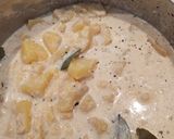 Sajtos tejfölös krumplifőzelék sült kolbásszal (rántásmentes és habarásmentes) recept fázis 3 fotója