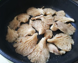 Foto del paso 2 de la receta: Setas ostra a la plancha con queso