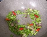 Foto langkah ke 2 dari resep Oseng Baby Cumi Petai.