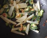 উচ্ছে আলু ভাজা (uchche aloo bhaja recipe in Bengali) রেসিপির ধাপ 2 ছবি