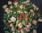Foto langkah ke 7 dari resep Tumis Buncis Campur Tahu.