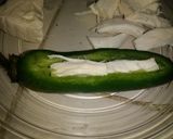 Foto del paso 3 de la receta: Chiles horneados rellenos de queso y envueltos en tocino