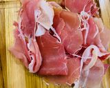 Hình bước làm 1 của món Đĩa phô mai thịt nguội ăn chơi