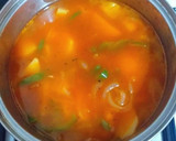Foto del paso 4 de la receta: Guiso de patatas mantecosas con ajos, cebolla y pimiento verde