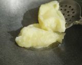 A picture of step 2 of Suji halwa.