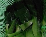 Foto langkah ke 2 dari resep Tumis Pokcoy Bawang Putih.