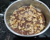 A picture of step 7 of Walnut marble cake.
