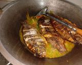 Foto langkah ke 3 dari resep Ikan nila bumbu kuning.