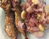 Foto langkah ke 3 dari resep Kukus Asin ikan kembung/pedak pete.