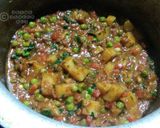 A picture of step 5 of Mix sabzi roti roll jhatpat.