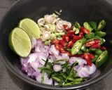 Foto langkah ke 2 dari resep Ayam suir sambal matah ricebowl.