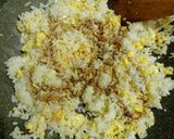 Foto langkah ke 3 dari resep Nasi Goreng Telur.
