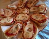Foto del paso 3 de la receta: Pancitos con salsa y queso
