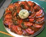 Une image de l'étape 8 de Salade de tomates bicolores à la burrata di buffala et persil haché.