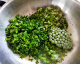A picture of step 2 of Methi Mutter Pulao.