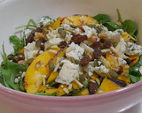 Foto del paso 3 de la receta: Ensalada templada de rúcula y melocotón