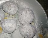A picture of step 5 of Potato balls.
