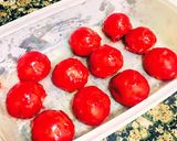 Foto del paso 5 de la receta: Bombones de foie con coulis de frambuesa y tierra de pistachos
