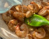 Foto langkah ke 3 dari resep Tumis Udang Saos Inggris.