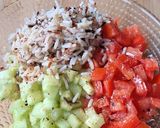 Une image de l'étape 2 de Salade de Thon, Tomates, Concombre et Pommes.