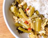 A picture of step 4 of 💚 Stir-Fried Pickled Mustard Greens with Eggs (Vegetarian).