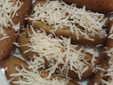 Pisang isi kacang keju