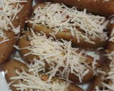Foto langkah ke 4 dari resep Pisang isi kacang keju.