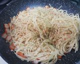 Foto del paso 3 de la receta: Spaghetti al ajillo con surimi