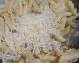 A picture of step 2 of Onion Pasta with mayonnaise.