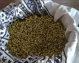 स्वास्थ्यवर्धक चटपटीत मूग चाट (moong chat recipe in marathi) रेसिपी स्टेप 1 फोटो 