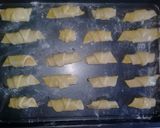 A picture of step 2 of Cheese&Chicken Garlic Puffs.