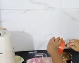 A picture of step 2 of Apple milk shake.