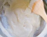 Hình bước làm 2 của món Bánh mì xoắn ốc nhân kem