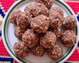 Foto del paso 4 de la receta: Bolitas energéticas de nuez y cacao