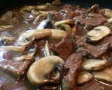Foto del paso 5 de la receta: Salteado de carne y champiñones 🍄