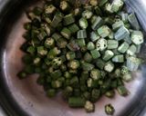 A picture of step 1 of Bhindi Curry.