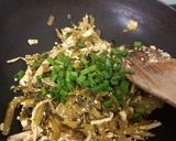 Hình bước làm 3 của món Cải chua xào tàu hủ