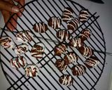 Foto langkah ke 3 dari resep Kurma coklat lumer.