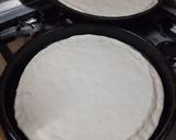 Foto del paso 2 de la receta: Pizza de provoleta, jamón crudo y rúcula