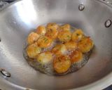 A picture of step 3 of Chaula bara - a famous street snack from Odisha.