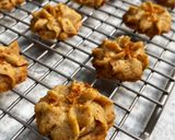 Foto langkah ke 6 dari resep Lotus Biscoff Butter Cookies.