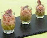 Foto del paso 1 de la receta Vasitos de tartar de salmón y guacamole con anchoa