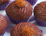 Foto del paso 3 de la receta: Muffins de chocolate con dulce de leche  y chocolate con naranja