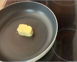 Foto del paso 2 de la receta: Chuletas de cerdo con crema de quesitos