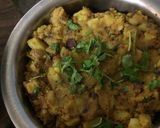 A picture of step 3 of Mix fritters platterMirch bada, paneer sandwich and potato fritters.