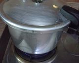 A picture of step 1 of Aloo Qeema.