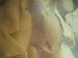 "Maultaschensuppe" (pasta rellena en caldo)