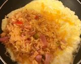 A picture of step 5 of Happy Face omurice.