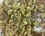 A picture of step 11 of Karela Pyaz.